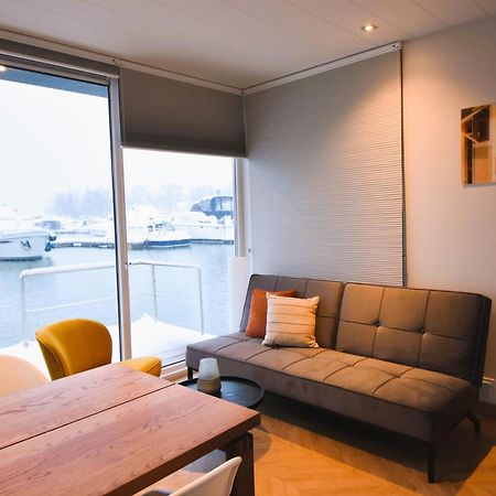 Houseboat Trinidad Hotel มาสทริชท์ ภายนอก รูปภาพ